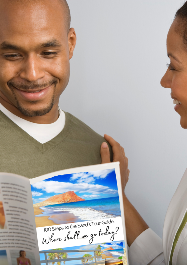 couple reading the Personalized Tenerife Tout Guide